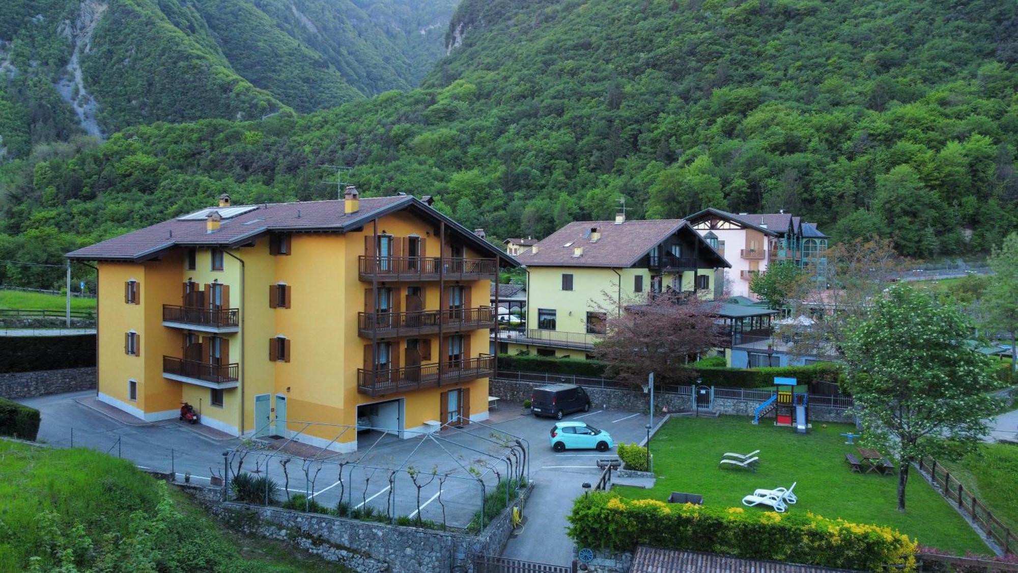 Aparthotel Residenza Arcobaleno Tenno Zewnętrze zdjęcie