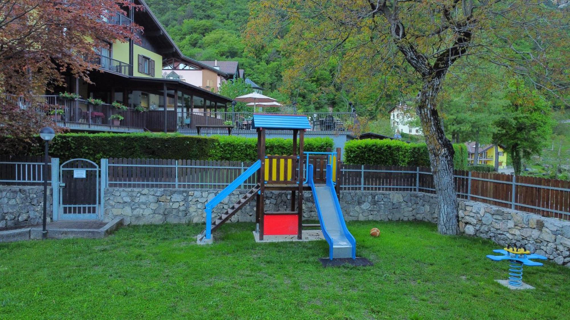 Aparthotel Residenza Arcobaleno Tenno Zewnętrze zdjęcie